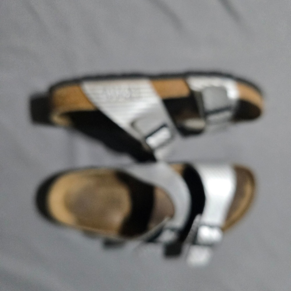 Birki's Birkenstock Sandals Women 7 Silver Metallic Textured Double Strap Slide - Picture 2 of 10